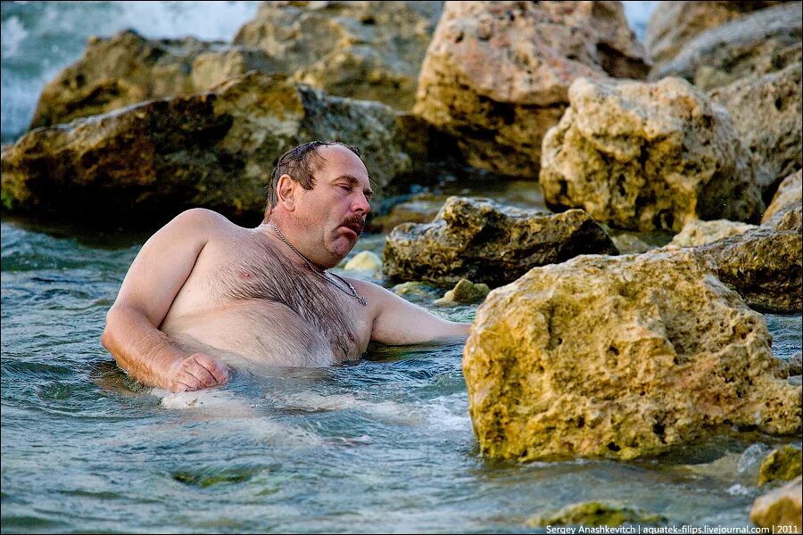 мужик отдыхает. отдыхает русский мужик. отдыхает русский мужик. русские толстые туристы. мужик на рыбалке.