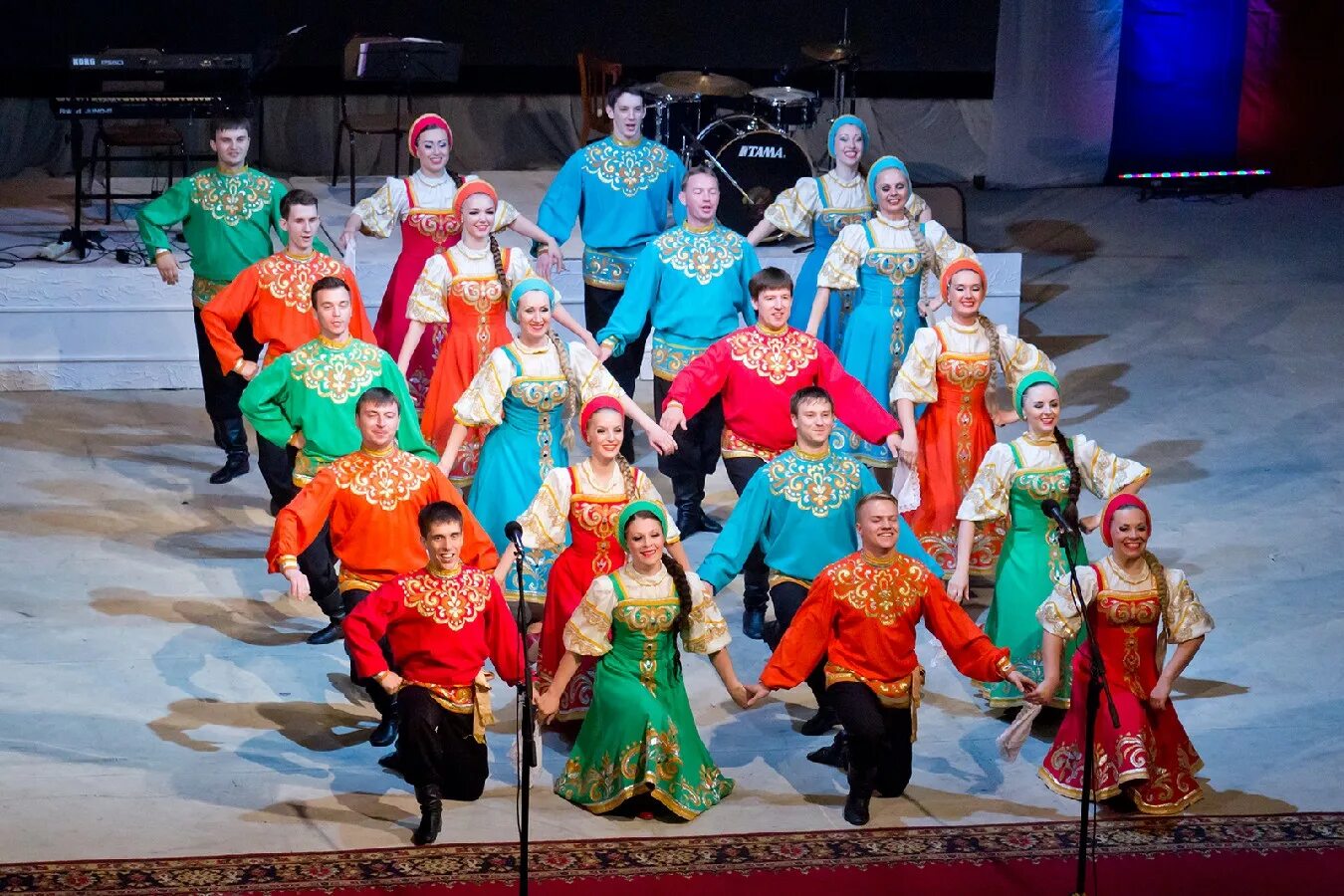 Государственный ансамбль танца урал. Ансамбль надежда зябликово. Ансамбль танца урал челябинск. Ансамбль урал челябинск. Детский хореографический ансамбль.