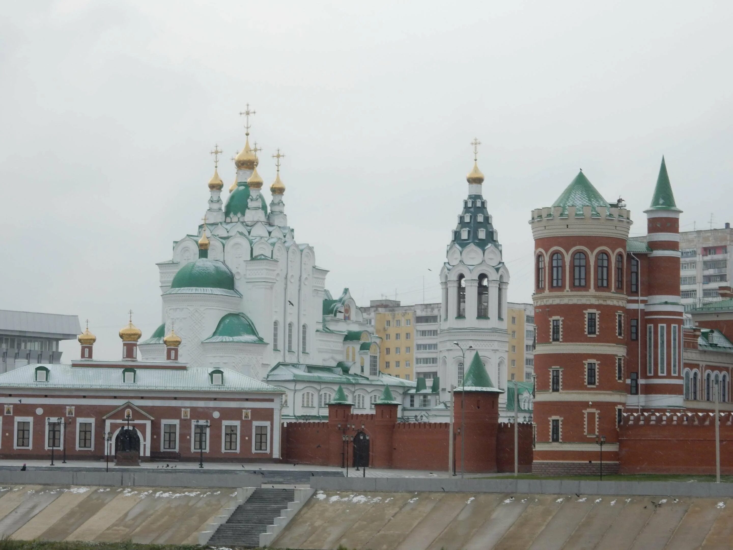 Курс на сегодня йошкар ола. Йошкар-Ола. Йошкар-Ола достопримечательности. Благовещенская башня Йошкар-Ола. Йошкар-Ола осенью.