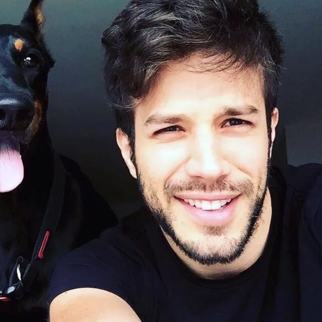 Умур йигит ванлы личная жизнь. Умур йигит ванлы. Турецкий актер атеш актёр беркай. Чагры чытанак 2022. Умур йигит ванлы турецкий актёр.