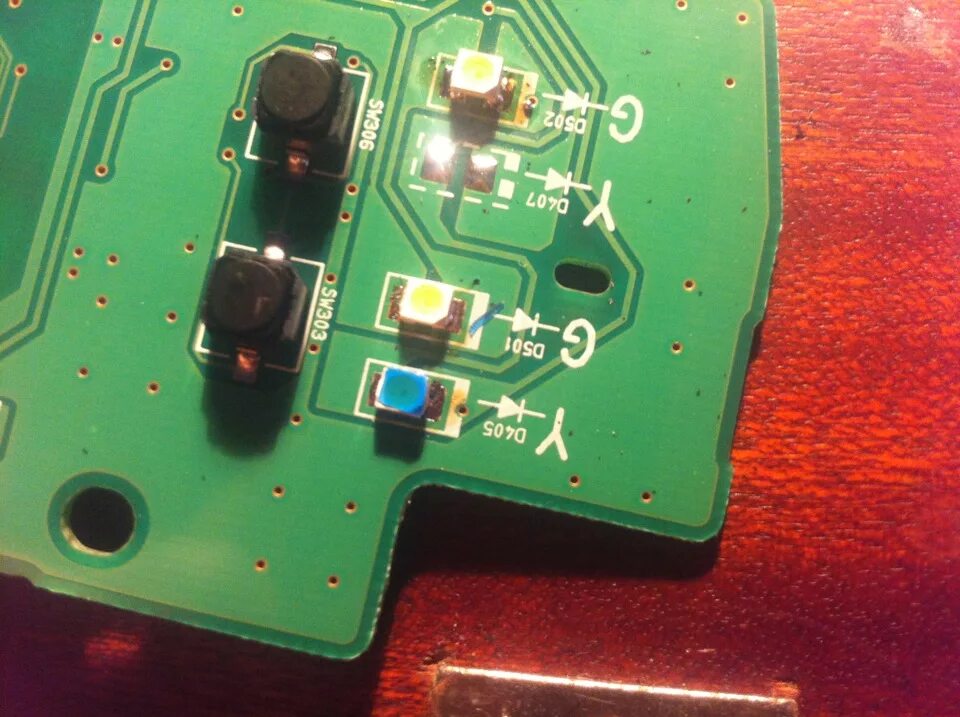 Плата блока pdc бмв е65. Перепайка микросхем. Паяльник для отпайки смд микросхем. Пропайка приборки форд фокус 2. Перепайка микросхем.