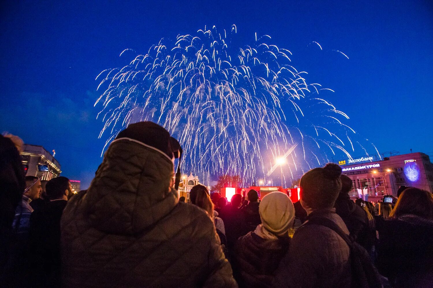 запрет фейерверков. запрет пиротехники 2023 2024. запрет пиротехники 2023 2024. пиротехника запрет фото. фейерверки запускать запрещено.