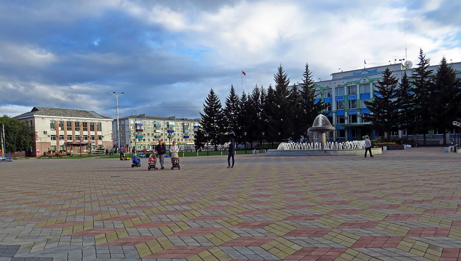 Погода г белогорск амурской. Белогорск площадь города. Белогорск Амурская область площадь 30 летия Победы. Площадь Белогорска Крым. Белогорск Амурская область фото города.