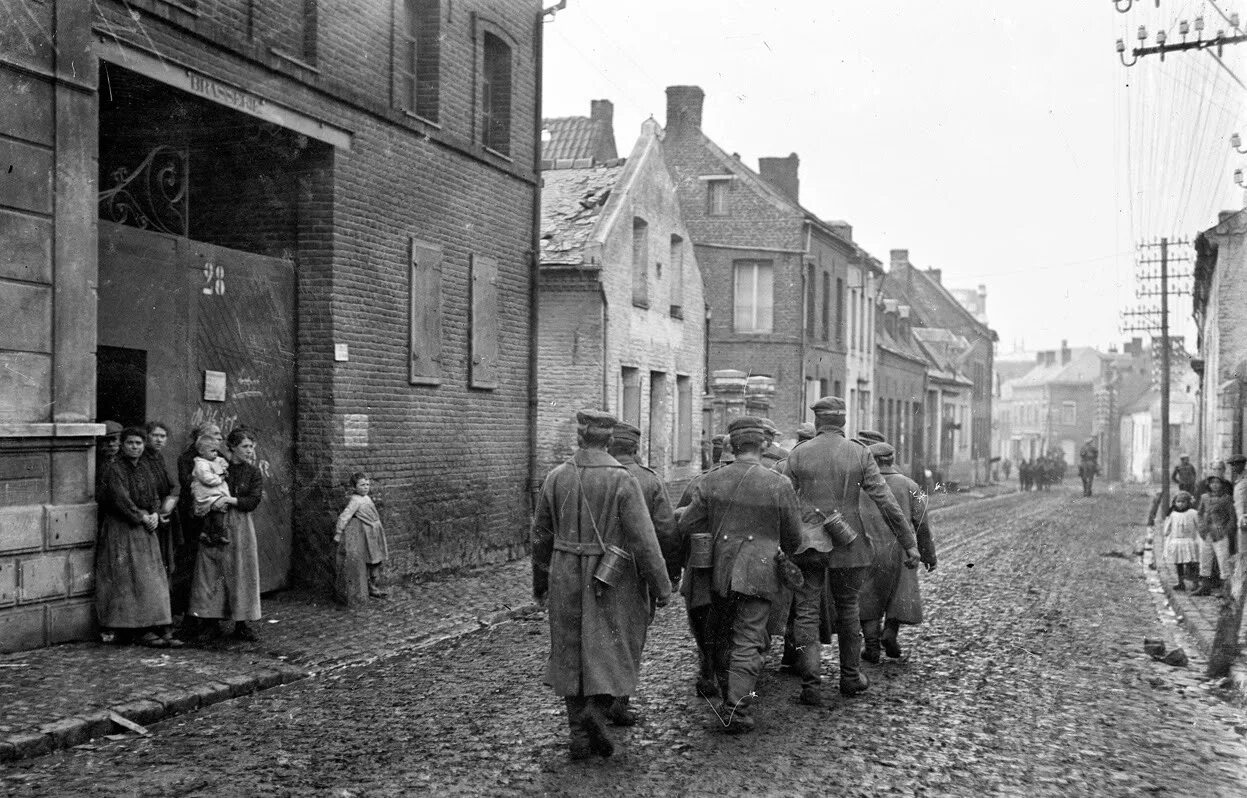 Первый после первого. Германия после 1 мировой. Германия 1914 город. Германия до 1 мировой войны. Немецкий захват Бельгии 1914.