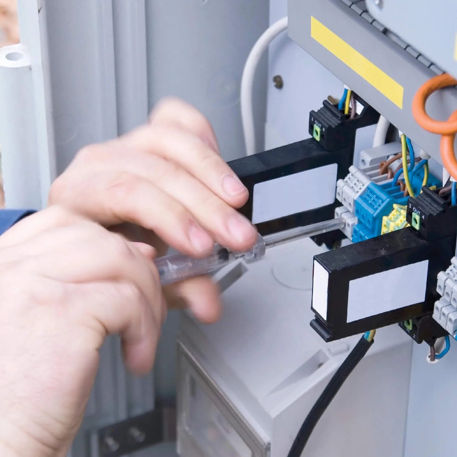 Доступом). Скуд оборудование. Обслуживание и мониторинг скуд. Скуд система контроля и управления доступом что это такое. Монтаж системы скуд.