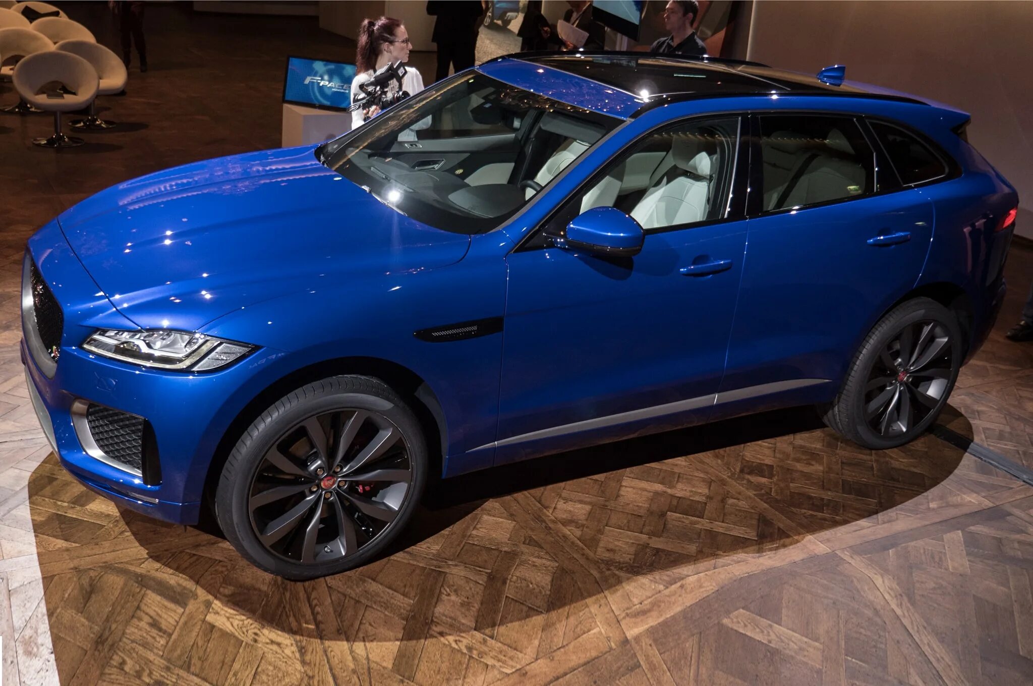 F pace обзор. Ягуар f pace 2017. jaguar f-pace blue. f pace super 2017. jaguar f pace saloon.