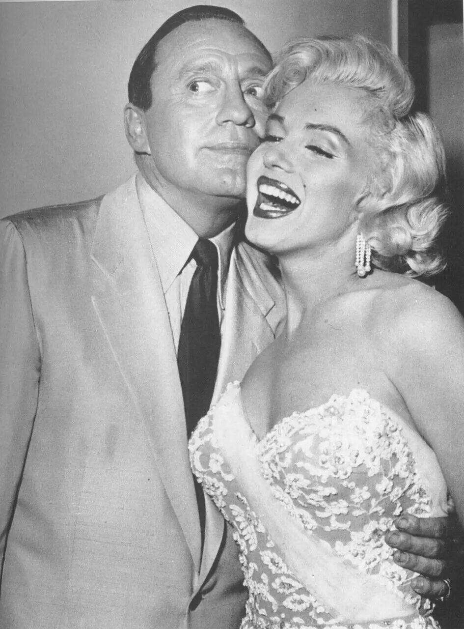 Мужья мэрилин. Мэрилин монро с мужем. 1956 — свадьба мэрилин монро и артура миллера. Vthkby vjyhj c ve;tv. Мэрилин монро и ее муж.