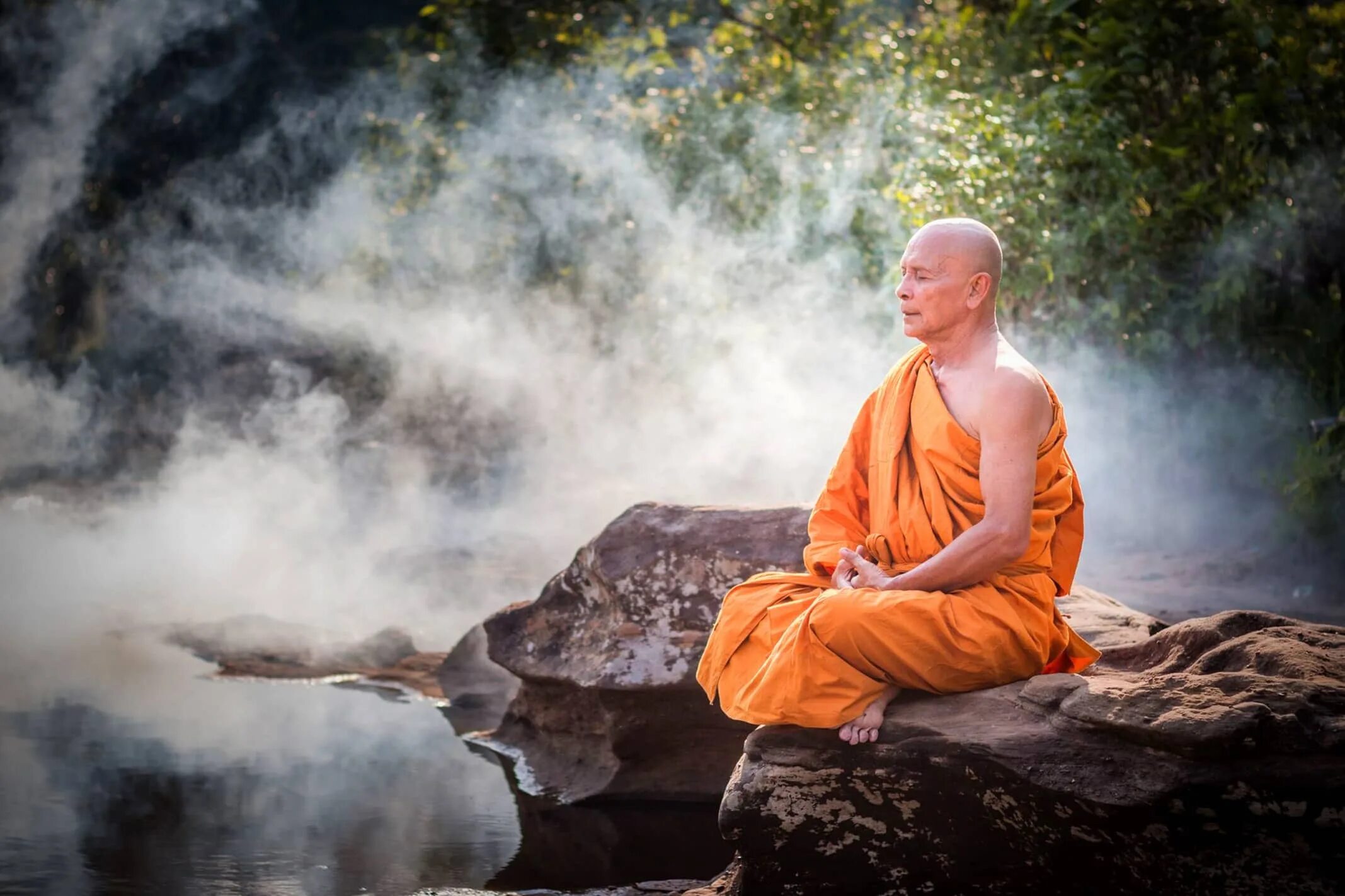 Буддистский монах Тибет. Буддистский монах Китай. Буддийский монах буддийские монахи. Буддисты в Гималаях. Слушать тибетскую медитацию