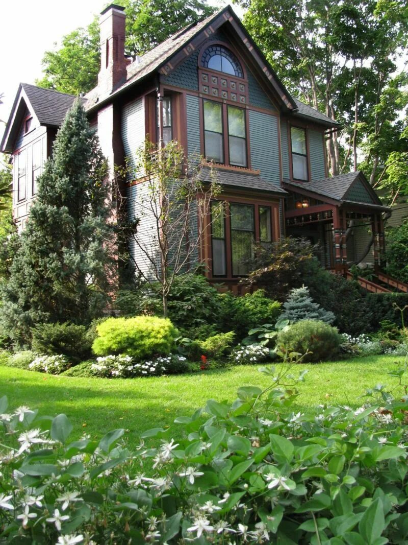 Лучшие дома с садами. Гарден Хаус. Гарден Хаус ландшафт. Красивая дача. Красивый дом с участком.