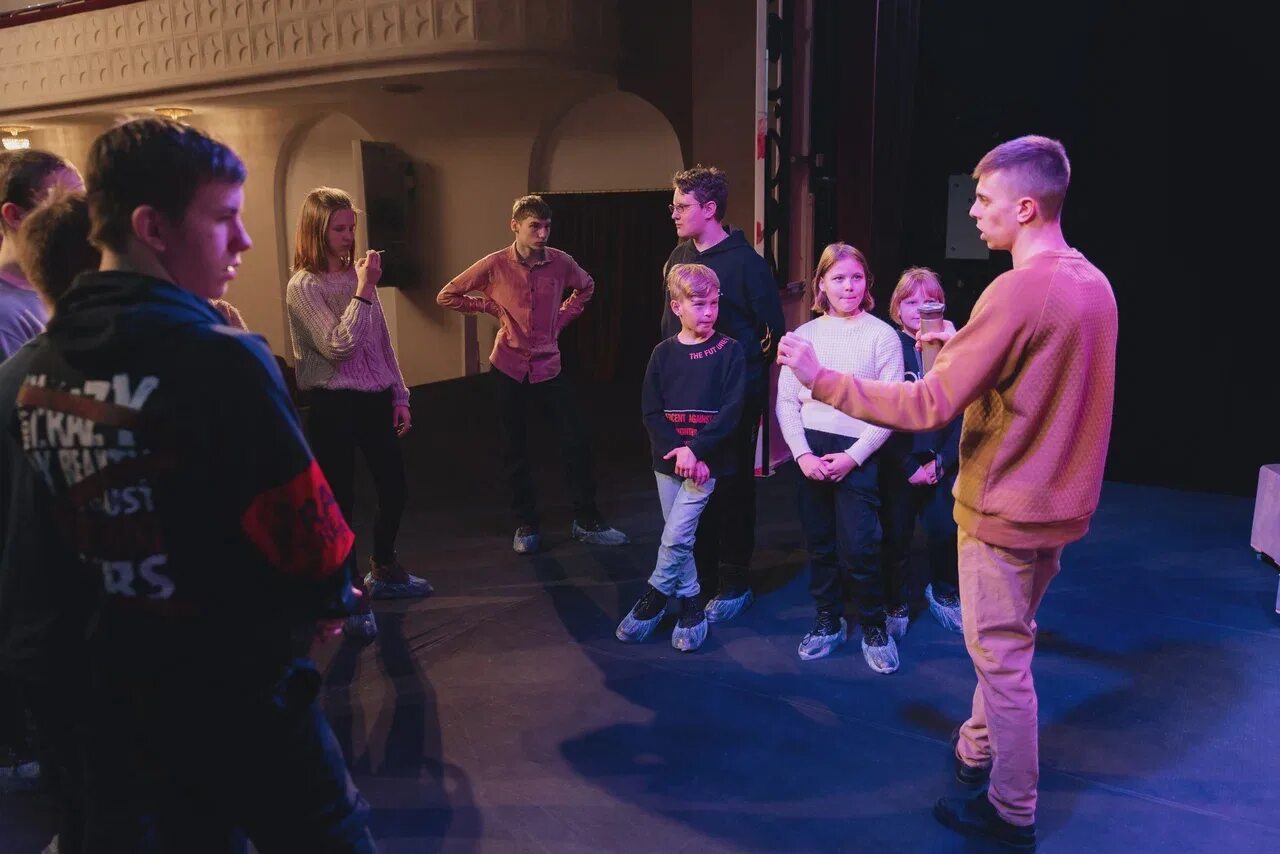 Диалог в театре. Афиша день города. День города ачинск 2024 программа. Афиша на 12 июня. День города ачинск.