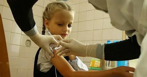 Анюта делают уколы