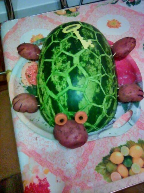 Поделки из арбуза. Поделка из арбуза в детский сад. Черепаха из арбуза. Черепаха из овощей.