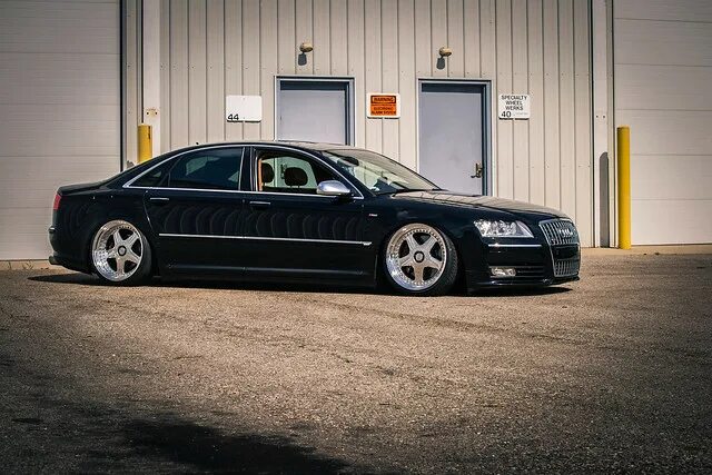 Купить б/у Audi A8 I (D2) 4.2 AT (285 л.с.) 4WD бензин автомат в Санкт-Петербург