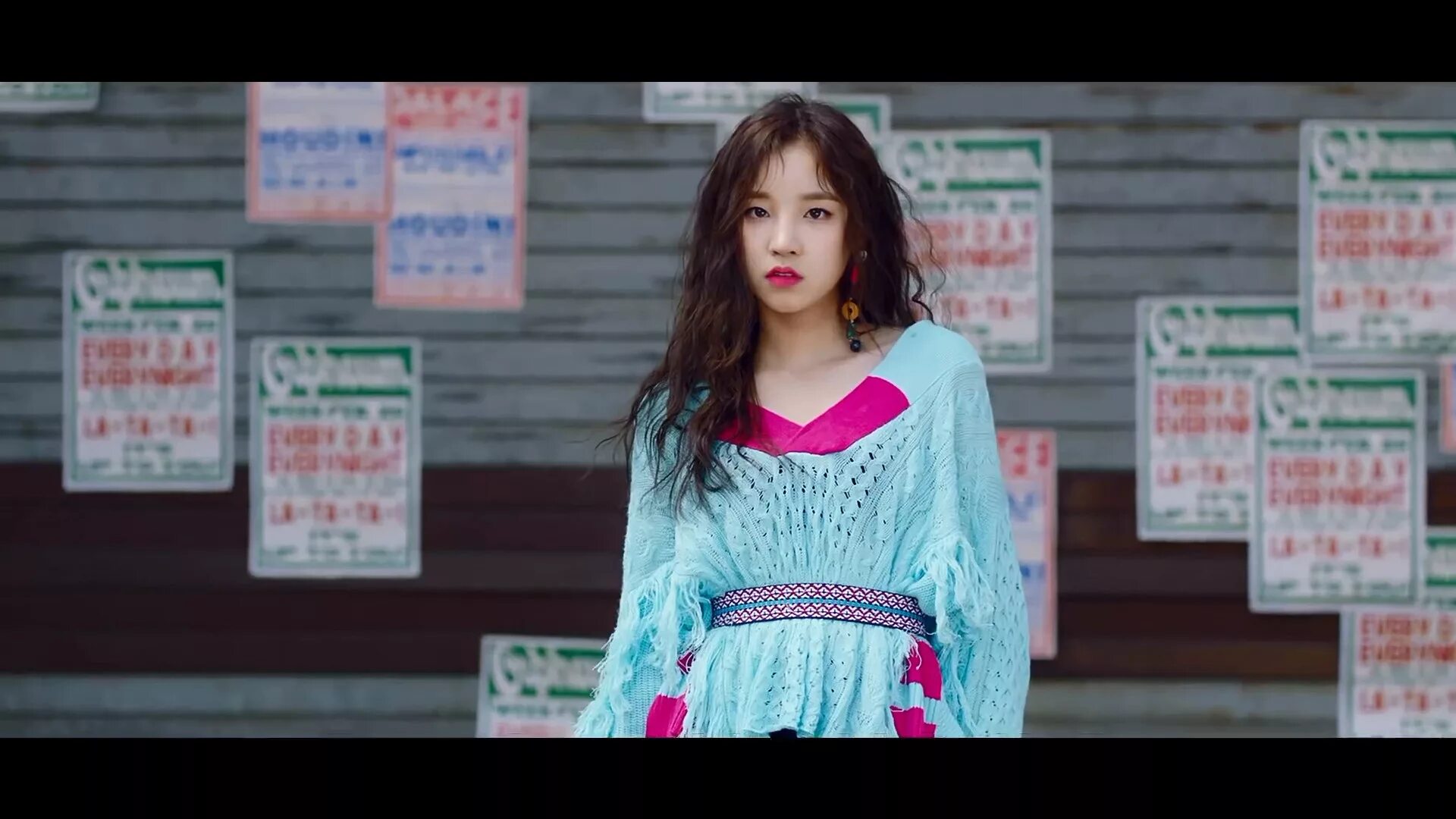 Yuqi g idle. Юци джи айдол. Freaks текст на русском. Freaks текст. Сун юци.