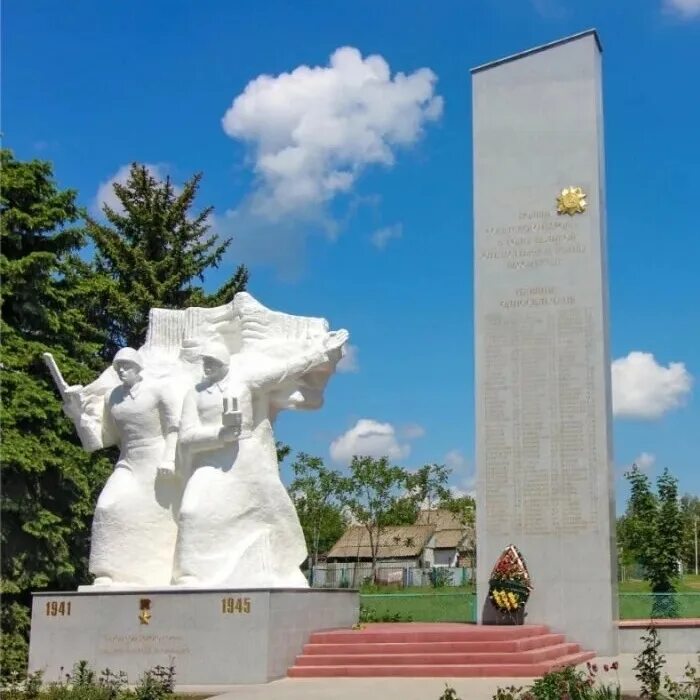 Погода ростовская область орловский островянский. Мемориальный комплекс в Ростовской области. Мемориалы воинской славы в Ростовской области. Памятник мемориал п Орловский Ростовской области. Мемориал воинской славы Краснодар.