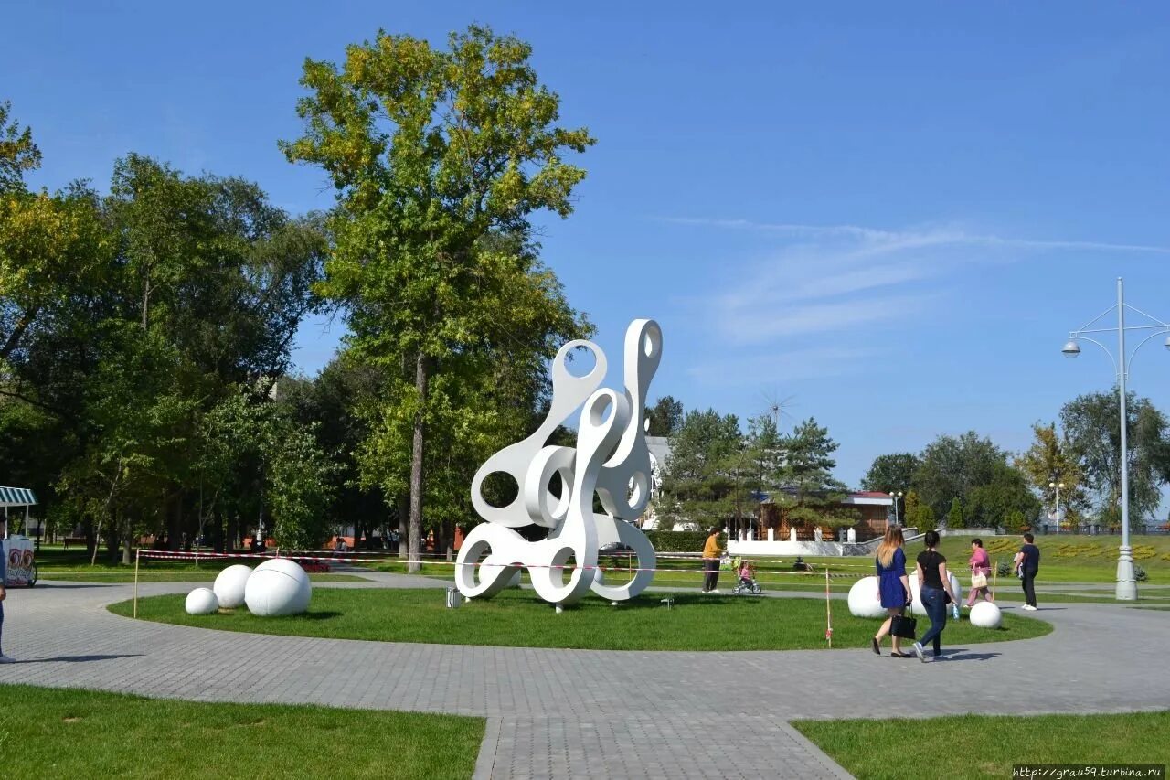 Энгельс нижегородская область. Городской парк Энгельс. Энгельс сквер. Памятник спиннеру в Энгельсе. Энгельс набережная парк.