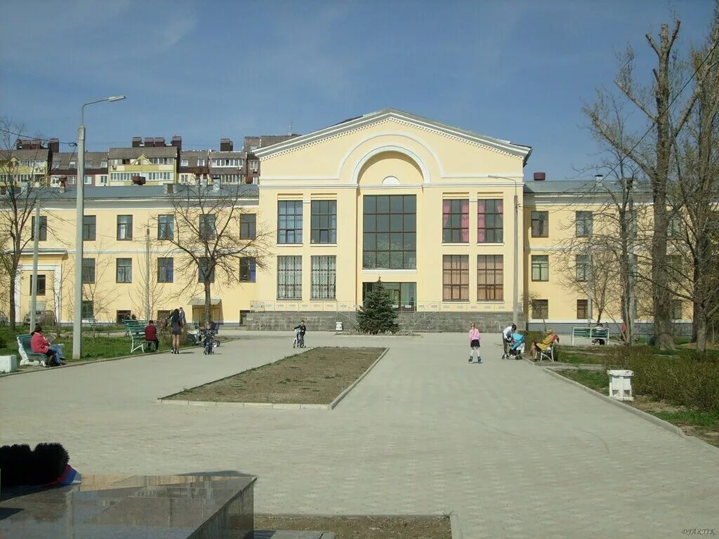 Дк гагарина нижний тагил. Комсомольская 65а ставрополь. Дом культуры железнодорожников им. Дк гагарина иркутск 2. Дкж нижний тагил.