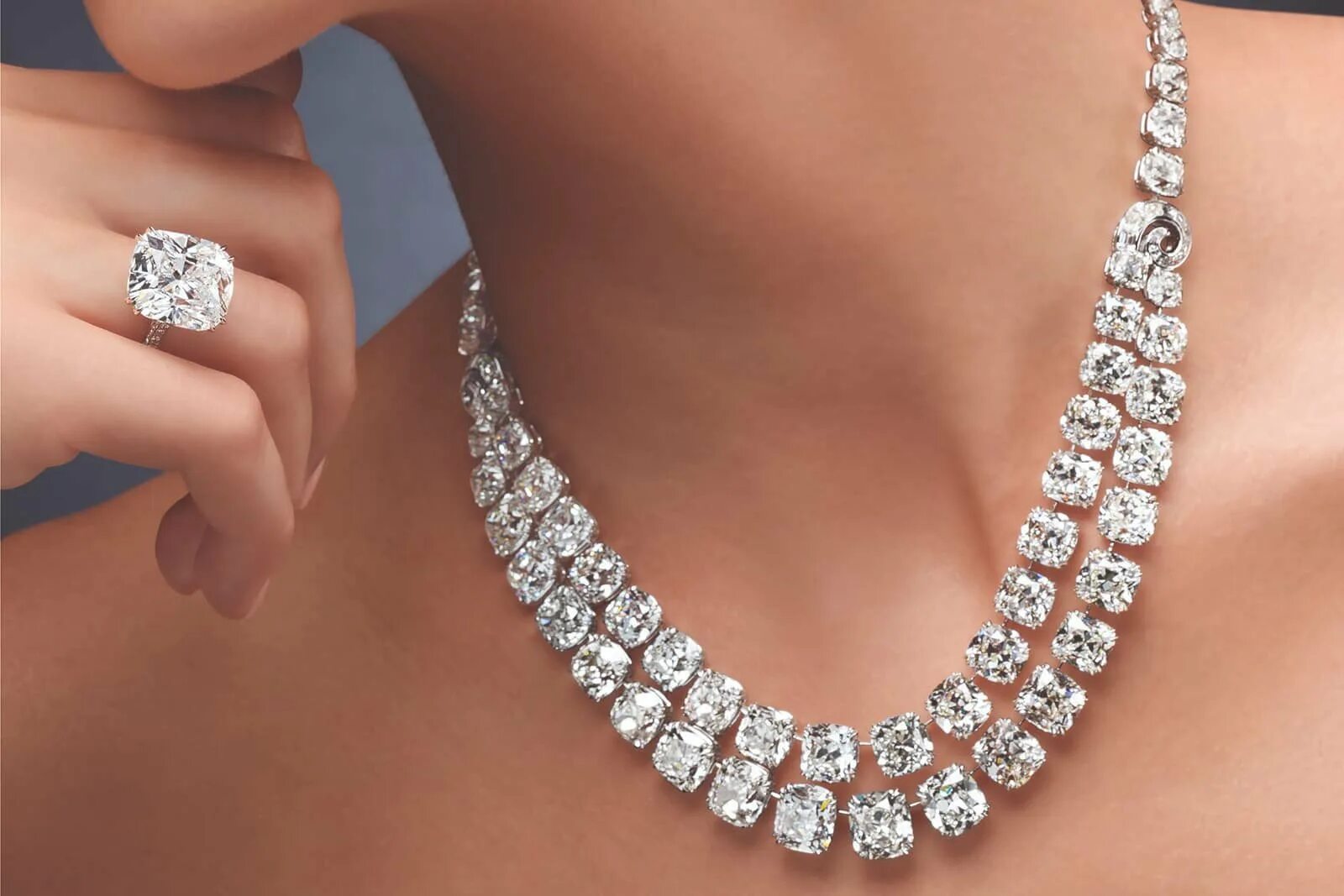 Украшения с бриллиантами first class diamonds. Бриллиантовое колье Ривьера. Красивое ожерелье. Дорогие украшения. Шикарные украшения с бриллиантами.