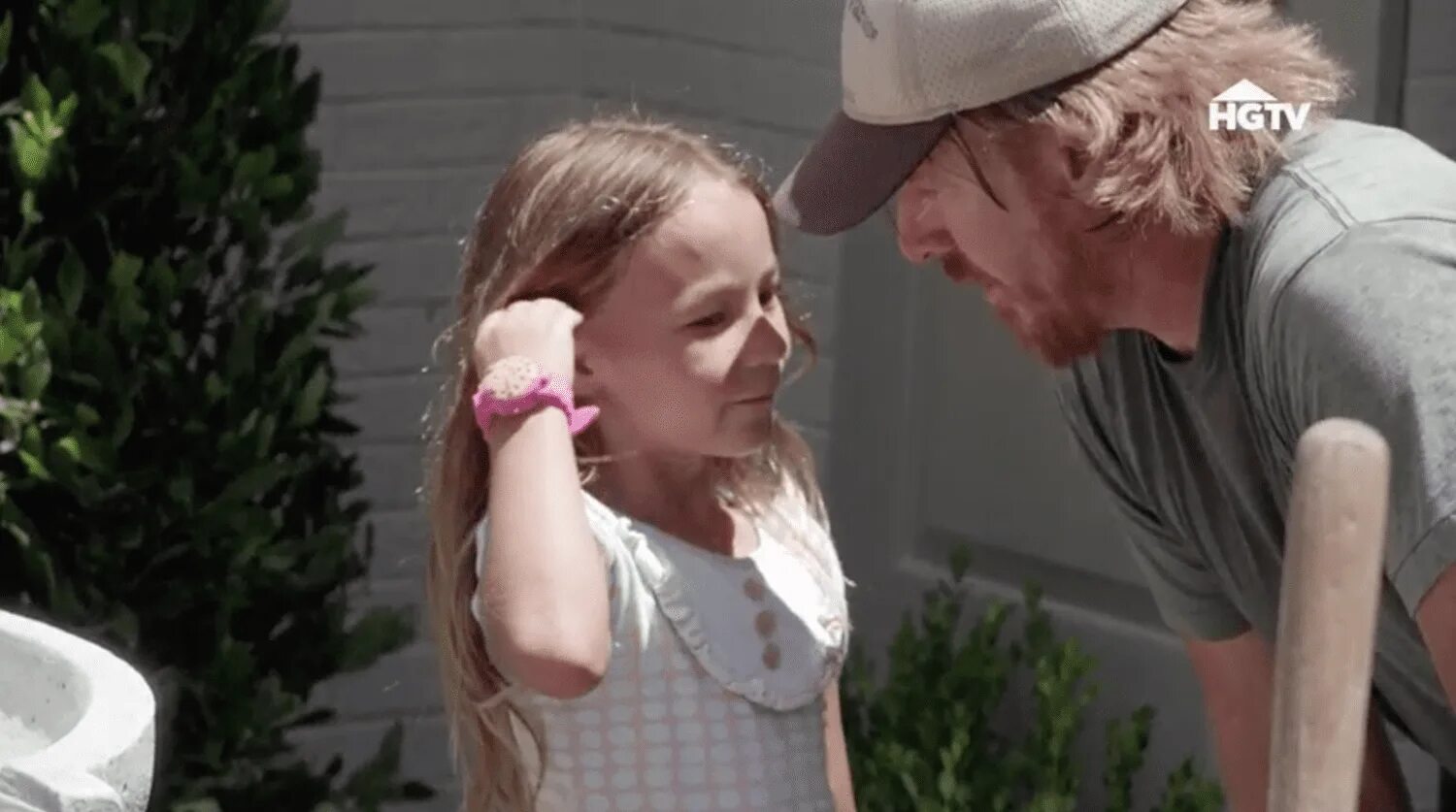 Real daddy daughter. Daddy and дочь. Дочь сдрачивает папе.