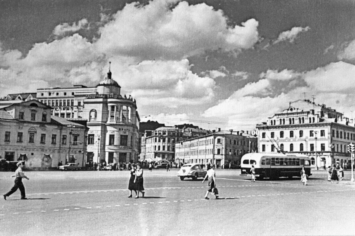 Арбатская площадь 4. Арбатская площадь 1950. Арбатская площадь 1930. Москва Арбатская площадь 1960. Паству Арбатская площадь.