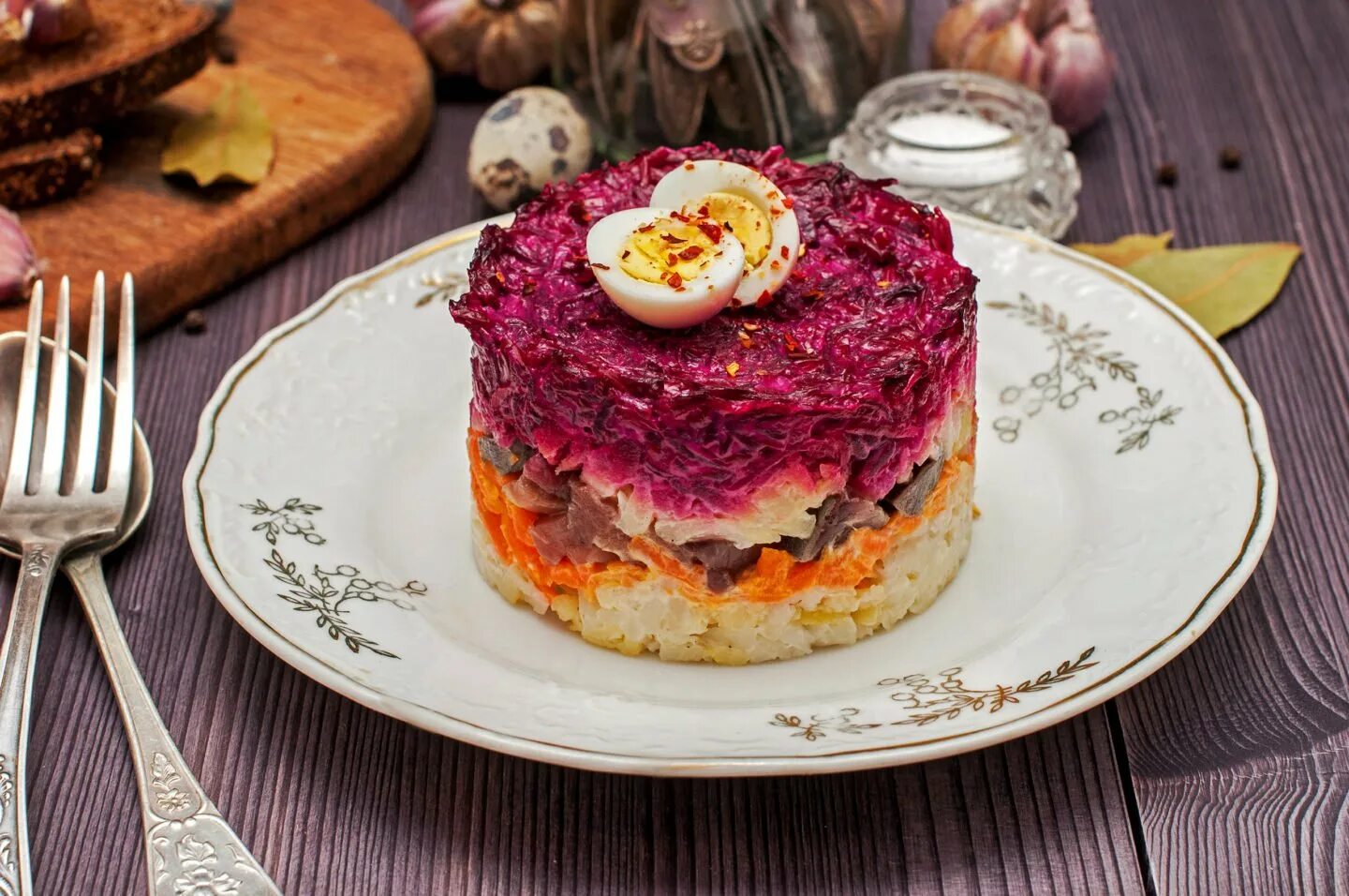 Как сделать селедку под шубой в форме. Сельдь под шубой herring under a fur coat. сталик ханкишиев селедка под шубой. сельдь под шубой гункан. сельдь под шубой оригинальная подача.