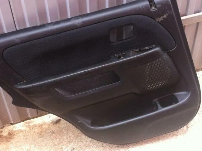 Снять обшивку двери хонда срв. Снять обшивку двери хонда срв. Шумка cr-v rd1 1996. Honda cr-v крепление панели двери. Снятие обшивки багажника honda crv 3.