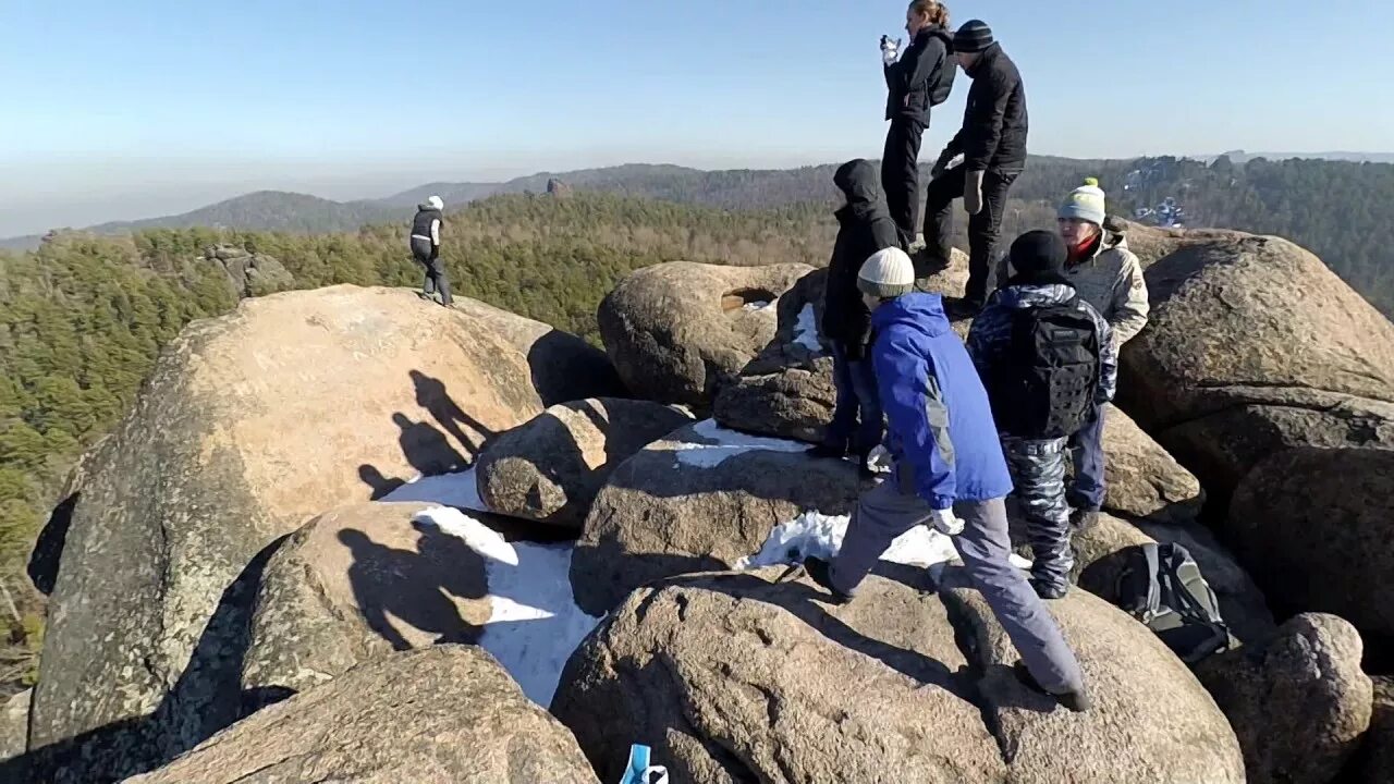 Первый столб Красноярск. Восхождение на столбы в Красноярске. Красноярские столбы второй столб Леушинский ход. Красноярские столбы 1 столб.