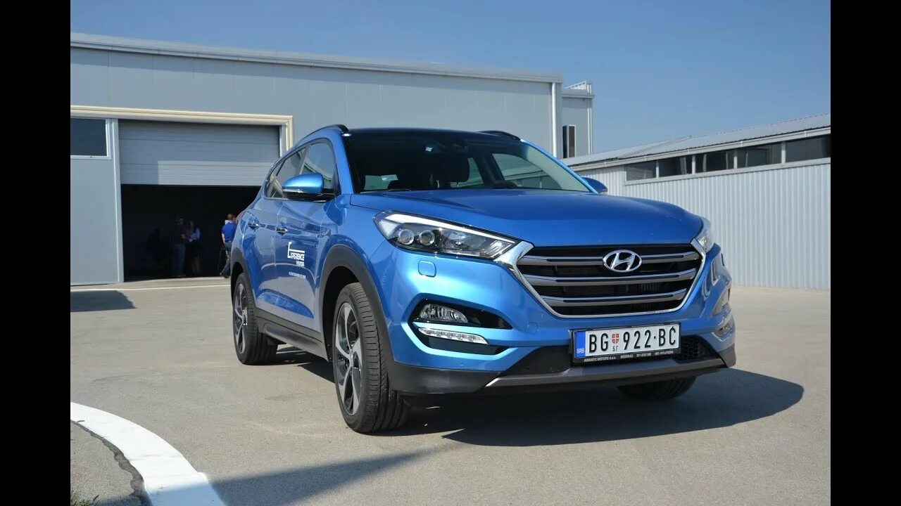 Туссан тест драйвы. Тест драйв Hyundai Tucson. Hyundai Tucson 2019 фары. Hyundai Tucson 2022 - самый популярный авто параллельного импорта!. Hyundai Tucson 2017 двигатель.