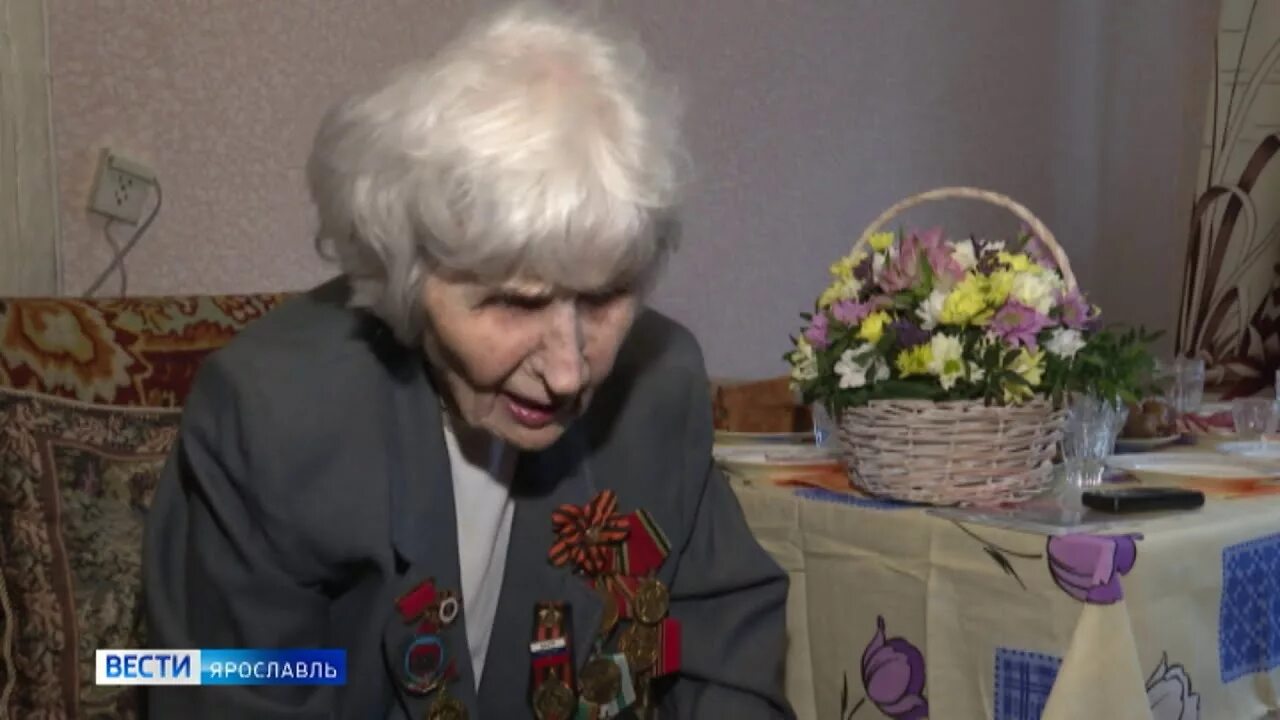 Дед 95 лет. Почетный ветеран Северной железной дороги. Уголок совета ветеранов села. 95 Лет Липатову.