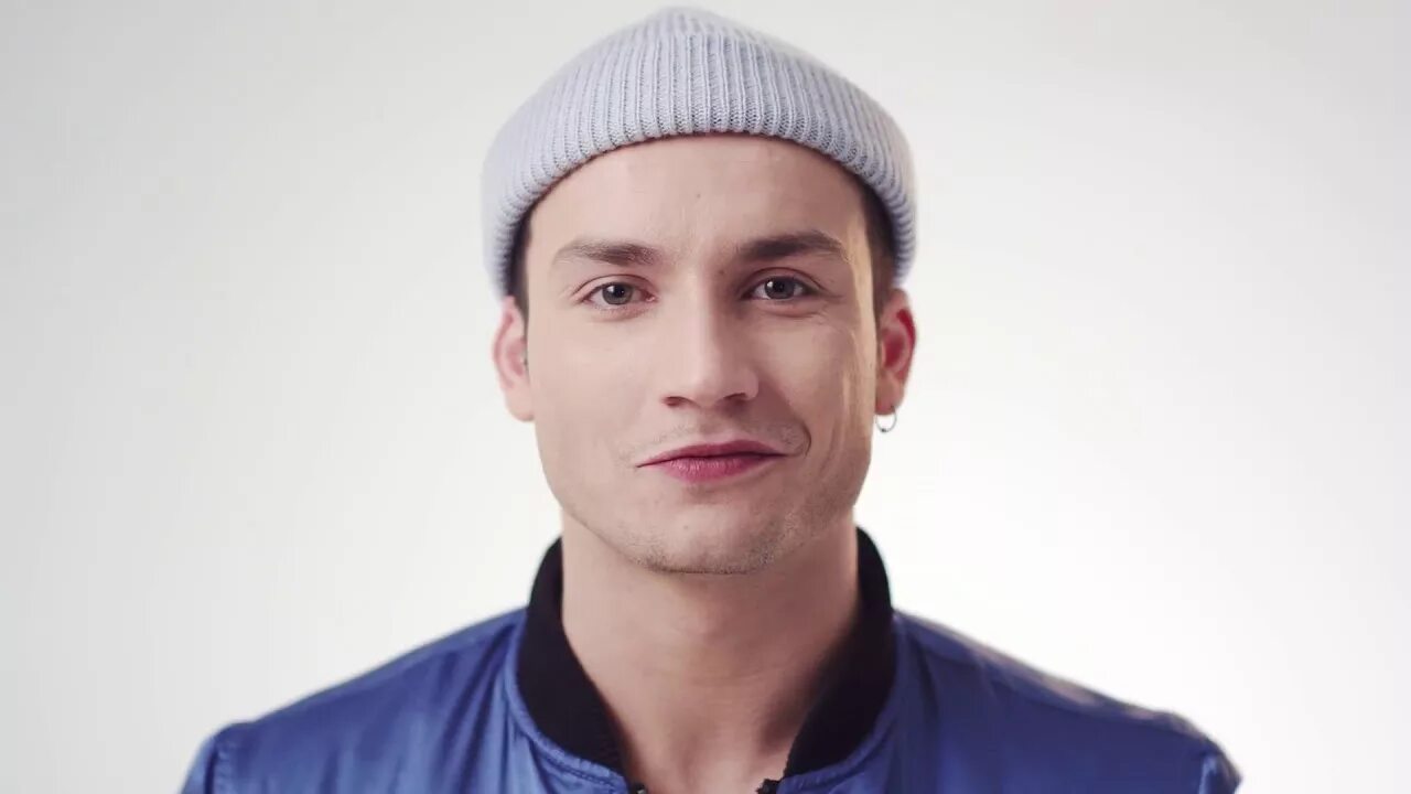 Как зовут человека который пел песню. Как зовут человека который пел песню