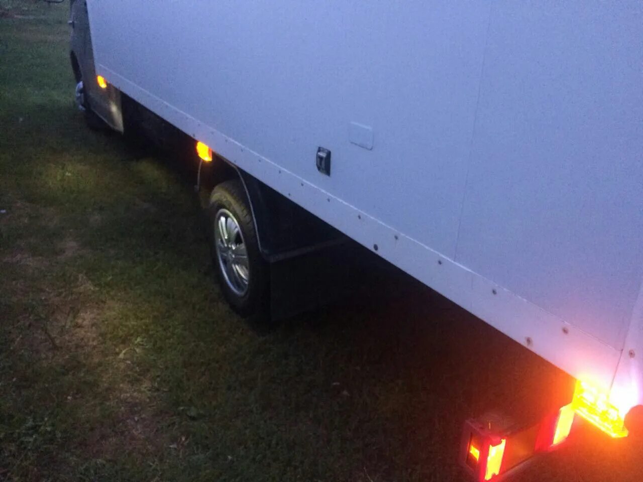 Брус противоподкатный задний 3302. Диоды на газель некст. Лампа ходового огня газель некст. Лампа габаритов газель 3302. Задние габаритные огни газель некст.