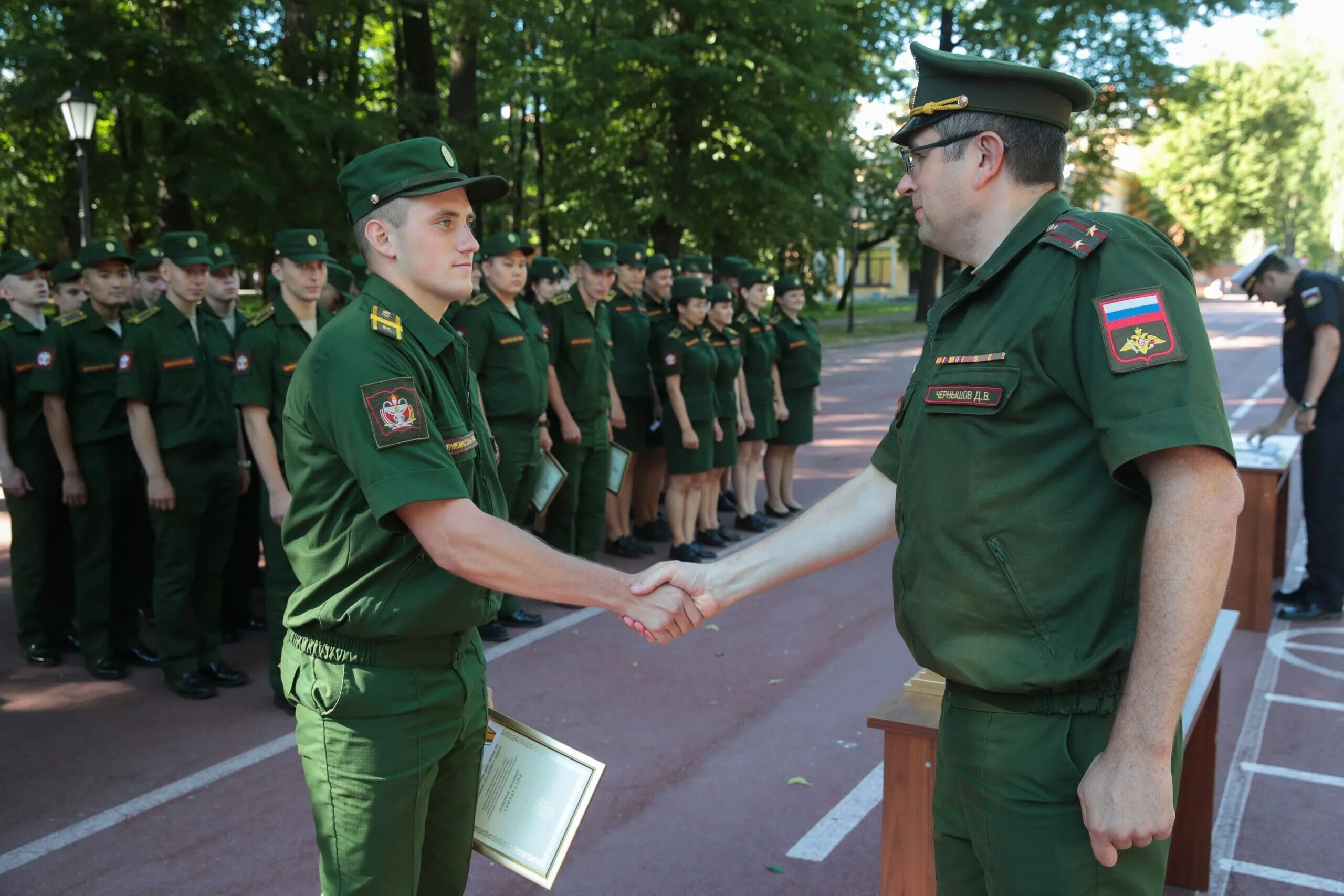 Военно медицинские факультеты. Военно-медицинская Академия имени с м Кирова курсанты. Курсанты военно медицинской Академии Кирова. Курсанты ВМЕДА Кирова. Курсантки военного медицинской Академии.