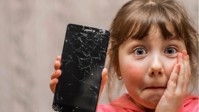 Разбил телефон. Человек разбил телефон. Злой человек с телефоном. Человек разбил телефон. Человек разбил телефон.