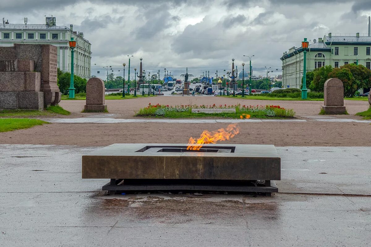 Вечный огонь на марсовом поле. Вечный огонь марсово поле в санкт-петербурге. Вечный огонь на марсовом поле в санкт-петербурге. Вечный огонь в петербурге. Вечный огонь на марсовом поле.