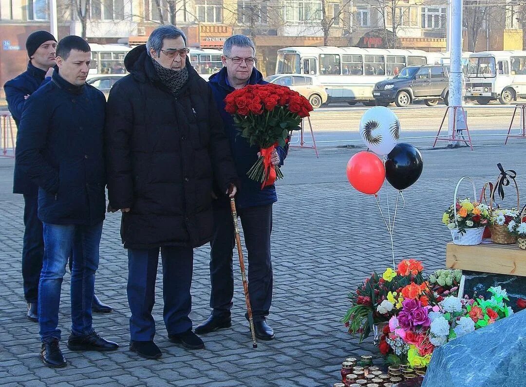 Аман Тулеев зимняя вишня. Зимняя вишня Кемерово 2018. Аман Тулеев Кемерово. Кемерово трагедия 2018 зимняя вишня.