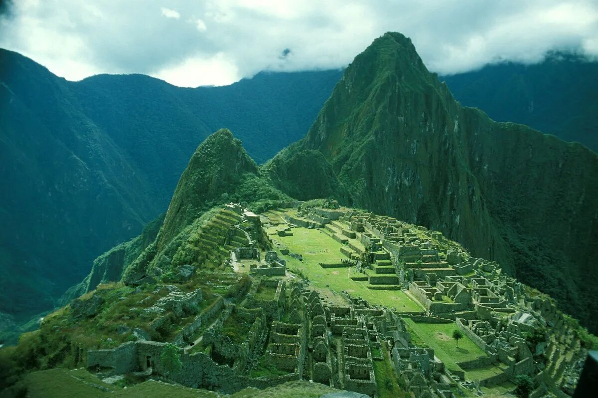 Мачу-Пикчу древний город инков фото. Мачу-Пикчу древний город инков с ламами. Перу места. Города инков в Южной Америке.