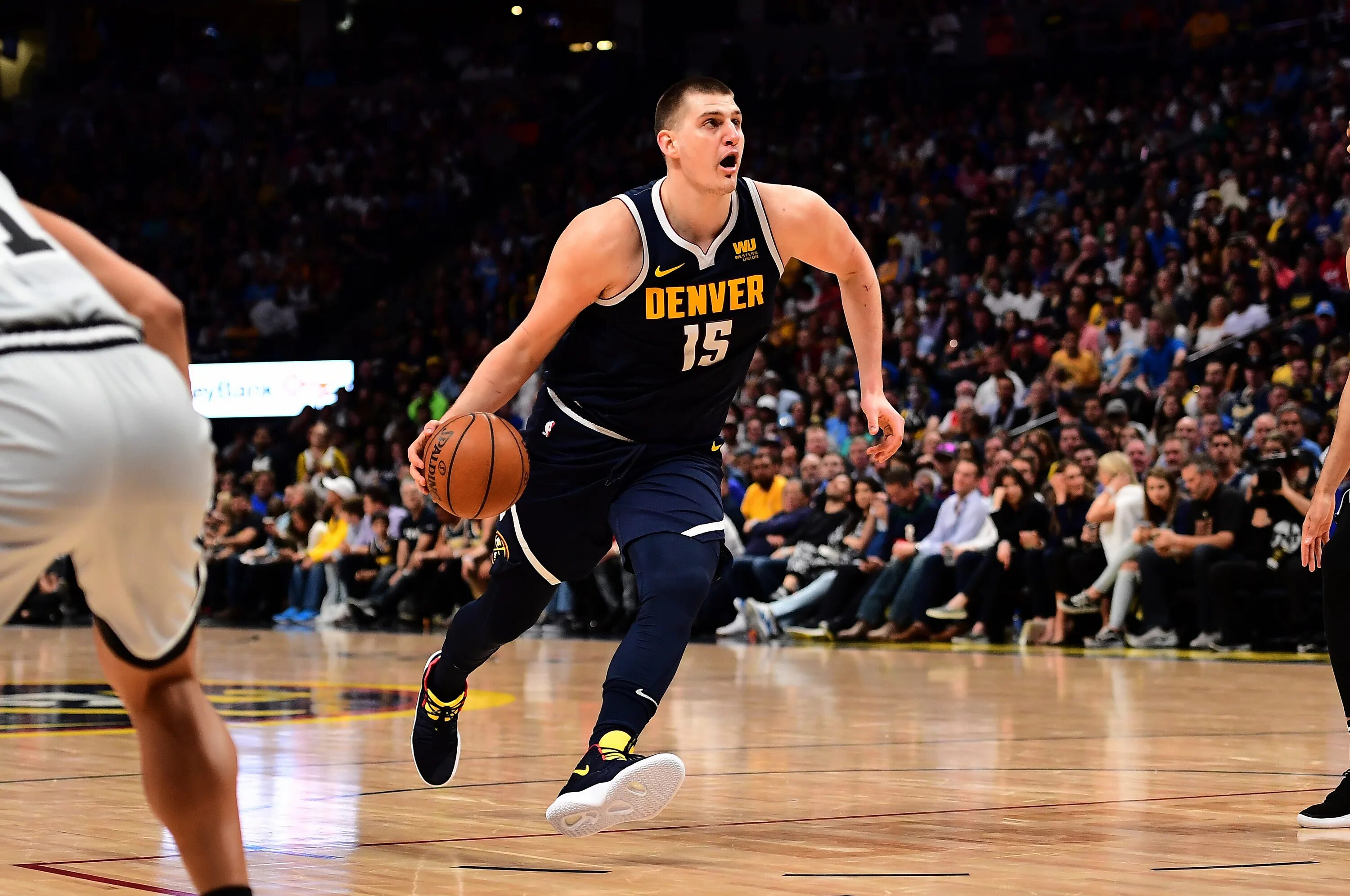 Где танцующий наггетс. Бк денвер наггетс. нба jokic. йокич баскетбол.