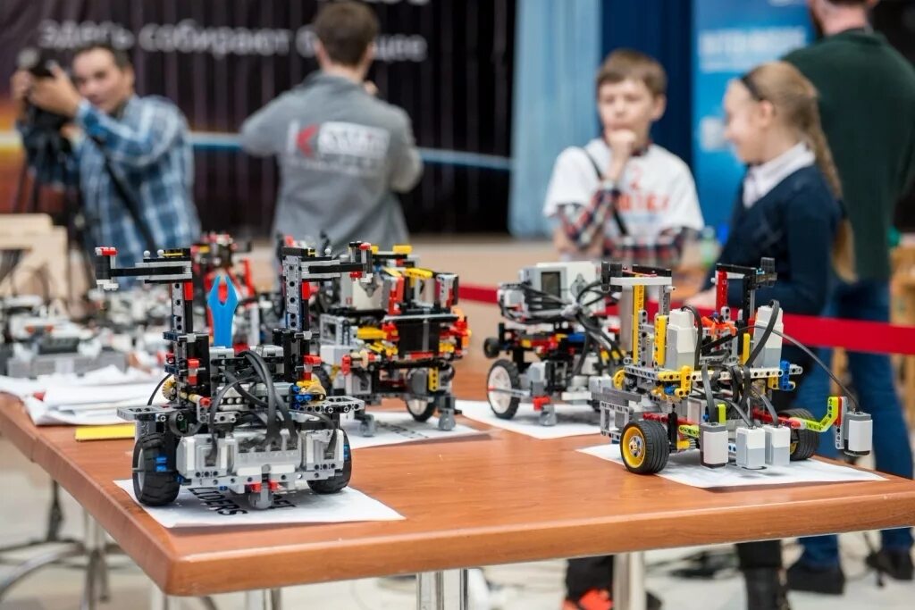 Robots tv. Робототехника. Робототехника соревнования. Робототехника для детей. Робототехника в школе.
