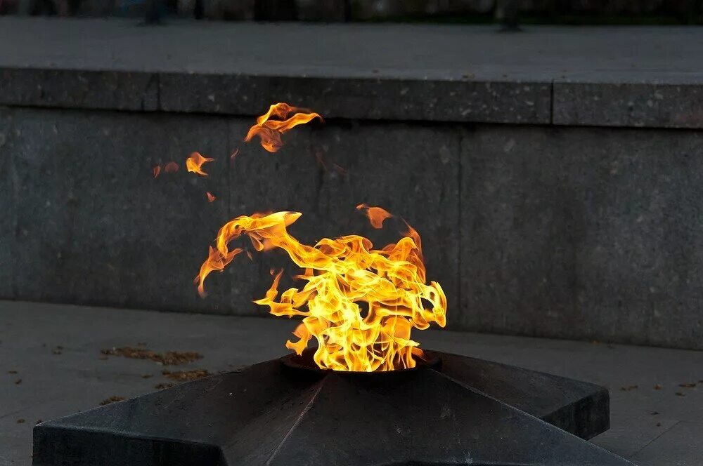 Феникс картинки. Девиз отряда пламя. Вещи связанные с огнем. Шашлык на вечном огне. Пожарная безопасность девиз.