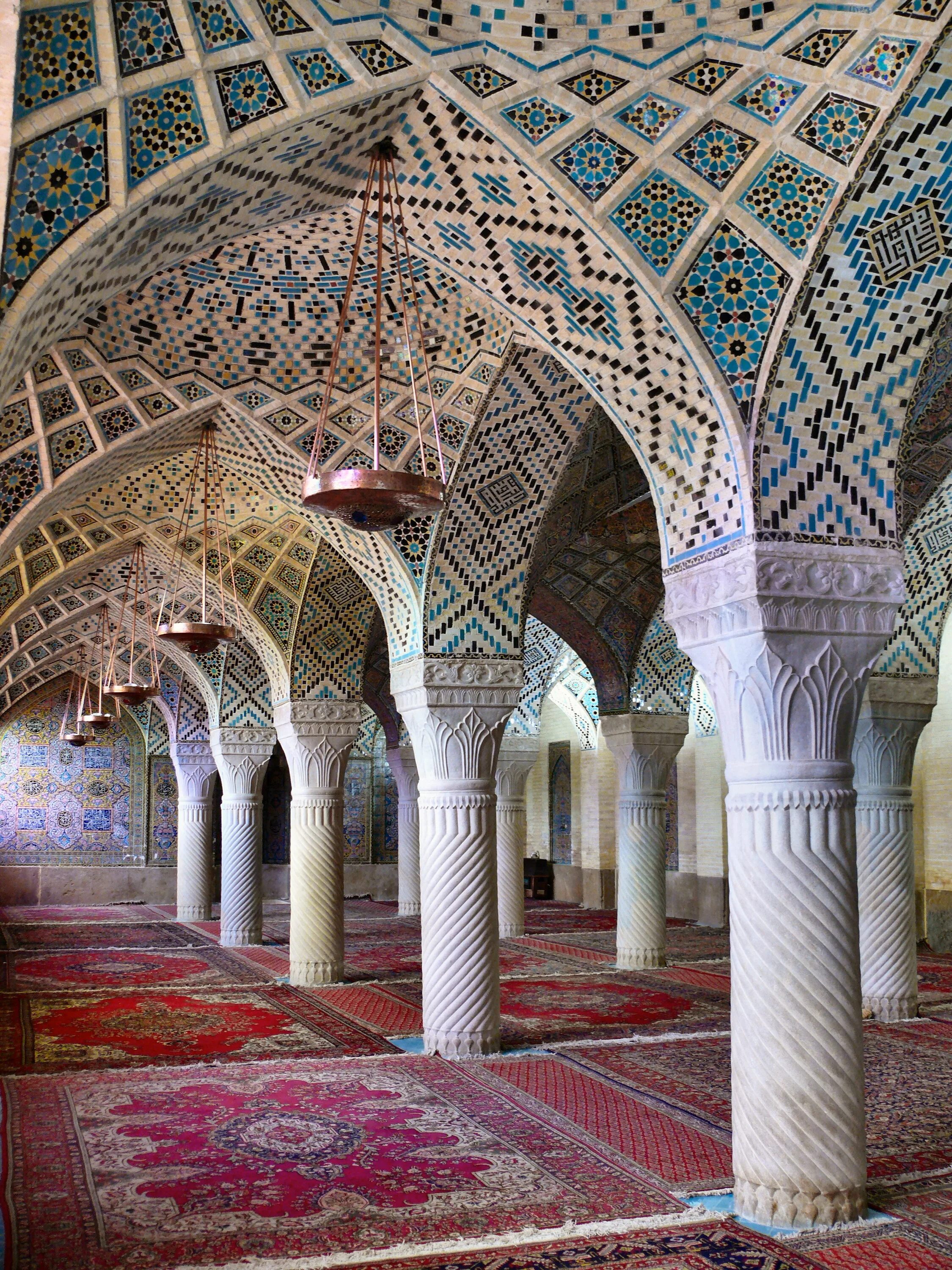 Чем украшают мечети. Мечеть Шираз в Иране. Иран мечеть Насир-Аль-Мульк. Мечеть Иране Шариф. Мечеть Иран своде.