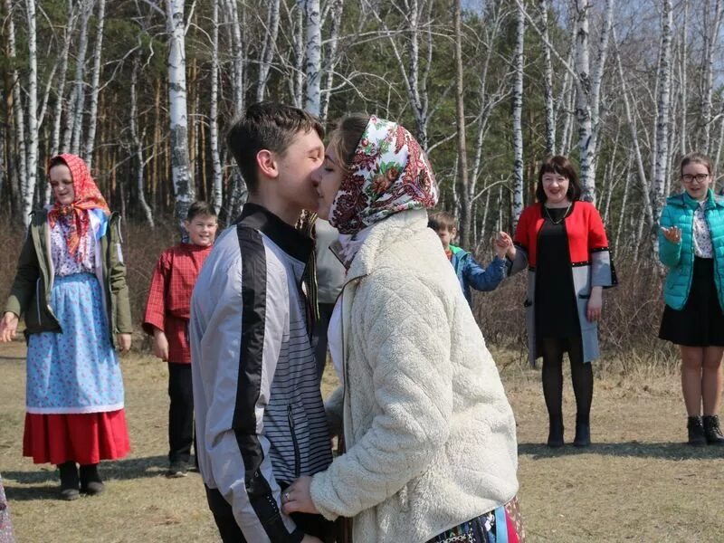 Погода на неделю красной горки. Гулянья на красную горку. С красной горкой. Погода на неделю красной горки. Погода на неделю красной горки.