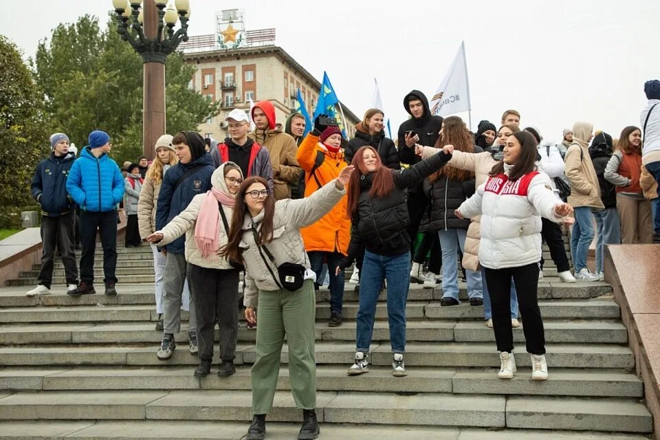 Жители мценска. Сегодня жители. 18 марта автопробег бузулук. Сегодня жители. Балаково акция в честь крыма.