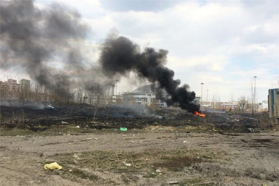 Пустырь в Красноярске. Северный рынок пустырь. Взрыв большой на пустыре. Задымленный пустырь.