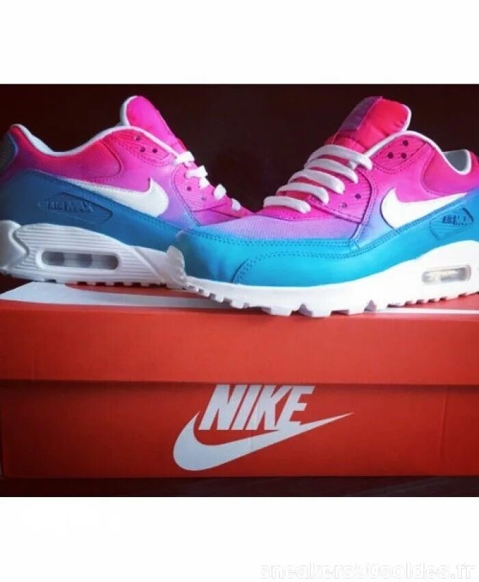 Baskets nike air max. Nike air max 270 мятные. Кроссовки найк с синей подошвой женские. Кроссовки nike air max 2014 женские. Яркие кроссовки.