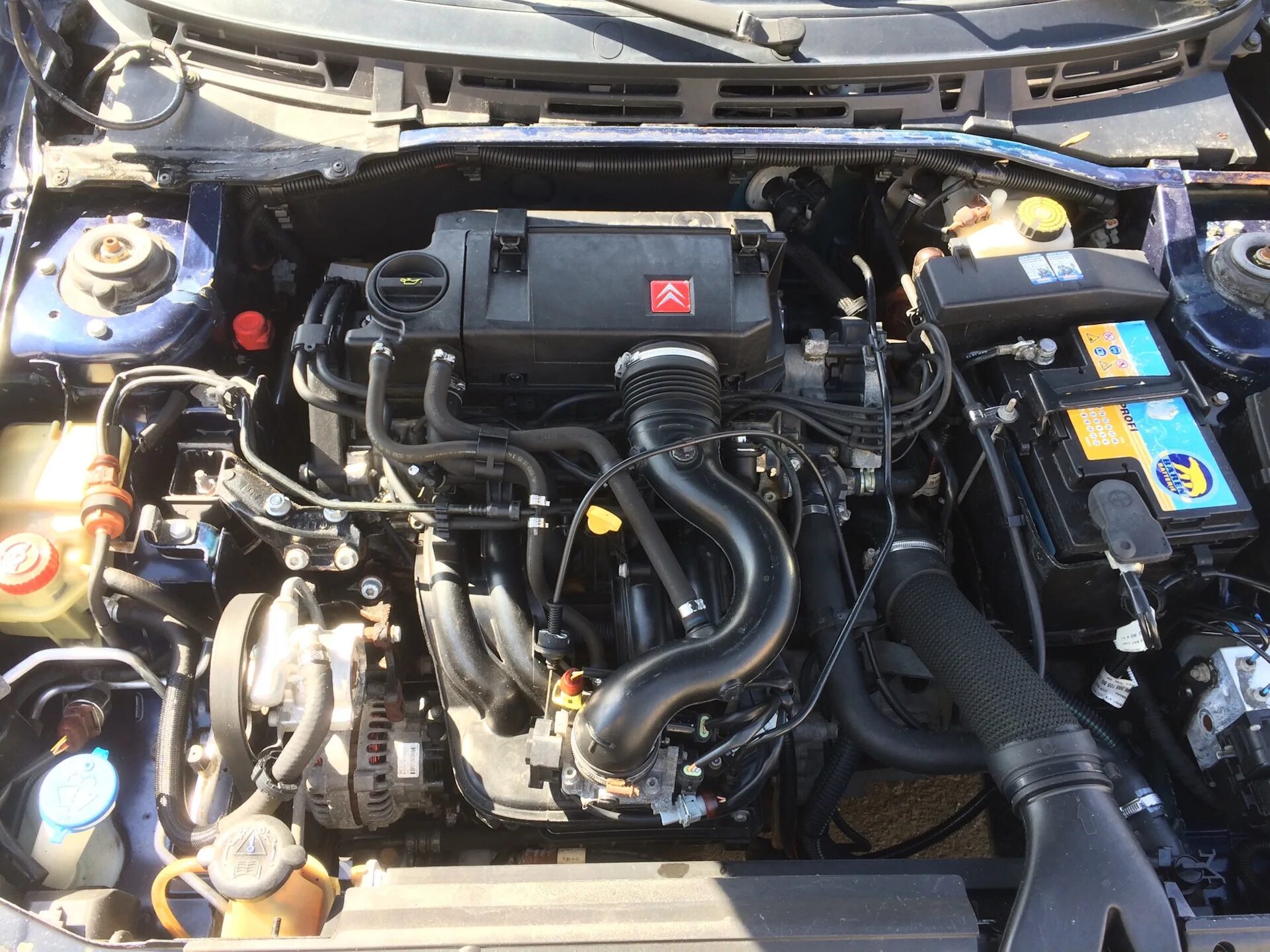 Ситроен ксара пикассо 1. Двигатель пежо 406 1. Двигатель пежо 1. Ситроен с5 двигатель 1. 8.