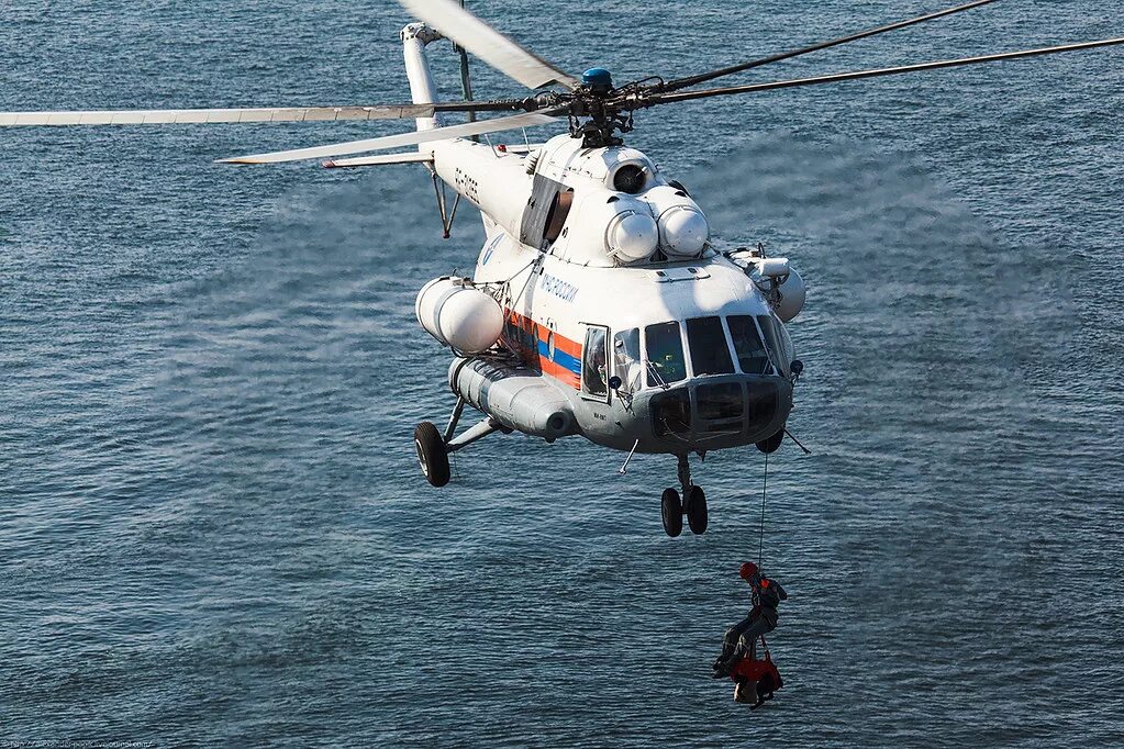 Поисково спасательное воздушное судно. Береговая охрана сша coast guard. Спасательный вертолет мчс россии. Самолет-амфибия бе-200. Поисково спасательное воздушное судно.