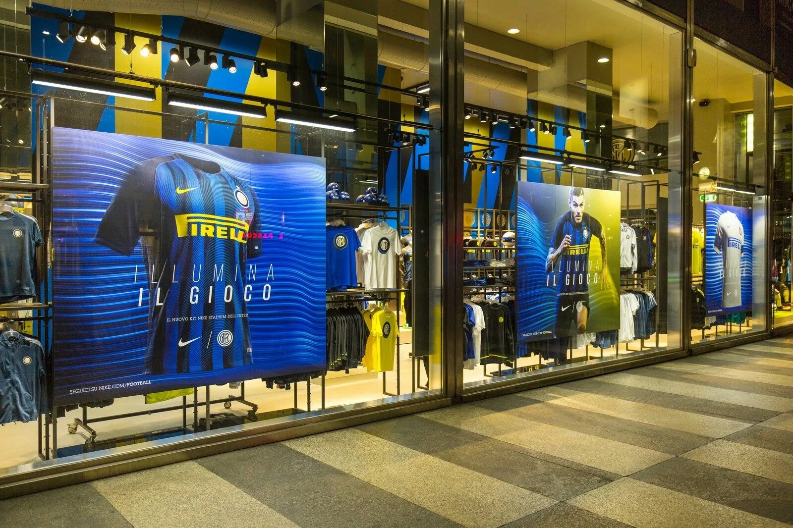 Интернационале магазин. FC Inter Nike. Milano Nike shop. Inter магазин.