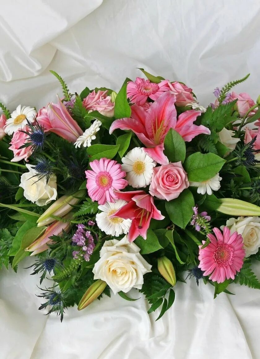 Фото букета на телефон. Шикарный букет цветов. Роскошные дорогие букеты. Цветы букеты шикарные. Роскошный букет цветов.