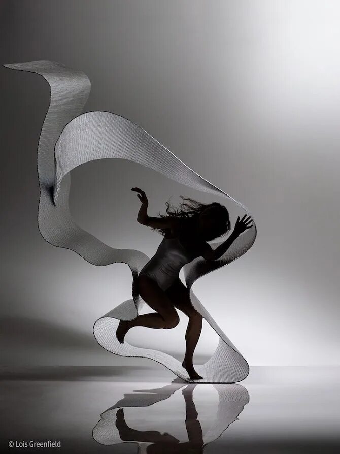 Динамичное изображение. Фиолетовый вихрь. Спортивный фон. Фрактал бесконечности. Абстрактные картинки.