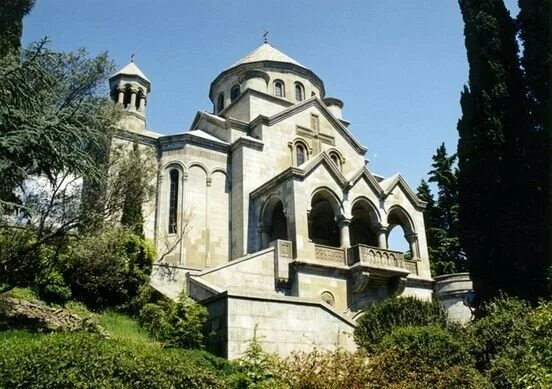 Храм феодора стратилата алушта. Религиозный памятник крыма. Оленевка. Религиозный памятник крыма. Ялта храм святого архистратига михаила.